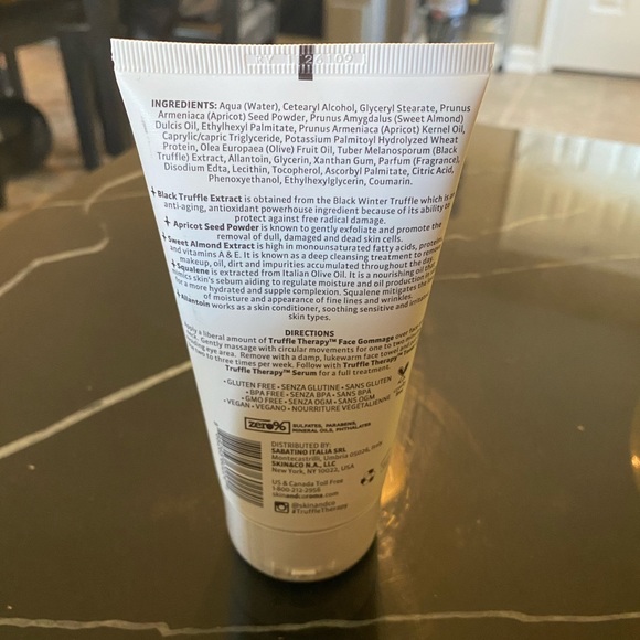 Skin&Co Truffle Therapy Face Gommage - Picture 3 of 4